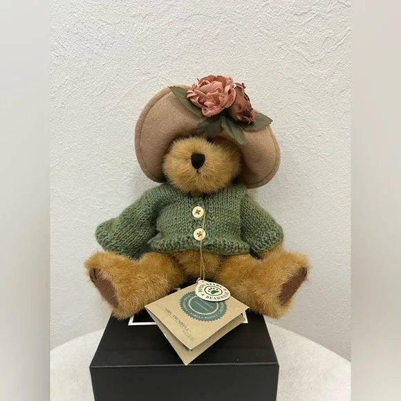 1985 J B‎ Bean Mrs. Trumble Plush Boyds Bears Green Knitted Sweater Flower Hat - Picture 2 of 6